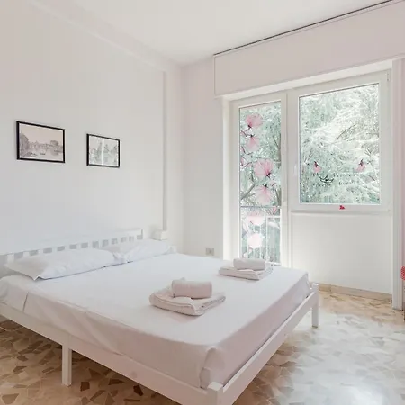 Διαμέρισμα Guesthost - Bright Near Mm1 Turro